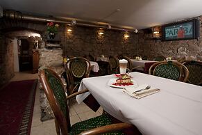 Monte Kristo Hotel