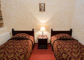 Monte Kristo Hotel
