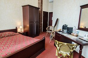 Monte Kristo Hotel