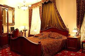 Monte Kristo Hotel