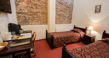 Monte Kristo Hotel