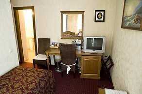 Monte Kristo Hotel