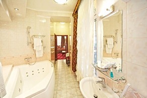 Monte Kristo Hotel
