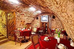 Monte Kristo Hotel
