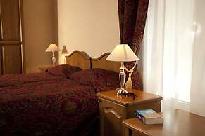 Monte Kristo Hotel