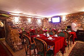 Monte Kristo Hotel