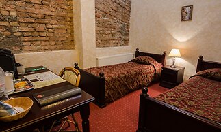Monte Kristo Hotel