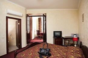 Monte Kristo Hotel