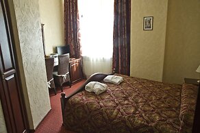 Monte Kristo Hotel