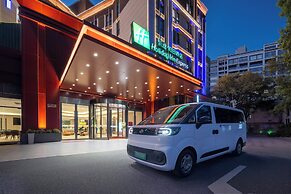 Holiday Inn Express Shanghai Putuo by IHG