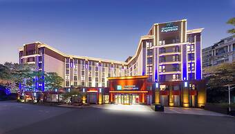 Holiday Inn Express Shanghai Putuo by IHG