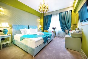 Phoenicia Grand Hotel