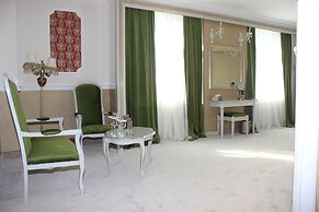 Phoenicia Grand Hotel