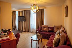 Phoenicia Grand Hotel