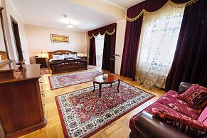 Phoenicia Grand Hotel