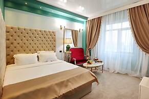Phoenicia Grand Hotel