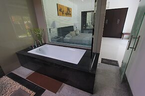 Heliconia Villa