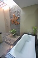 Heliconia Villa