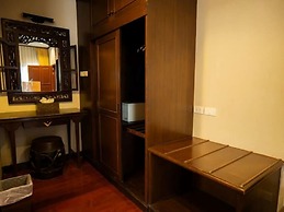 Kanok Buri Resort