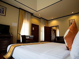 Kanok Buri Resort
