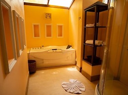 Kanok Buri Resort