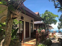 Kanok Buri Resort