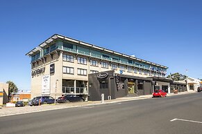 Nightelier Devonport Gateway Hotel