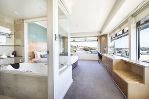Nightelier Devonport Gateway Hotel