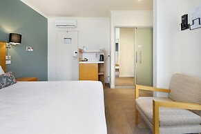 Nightelier Devonport Gateway Hotel