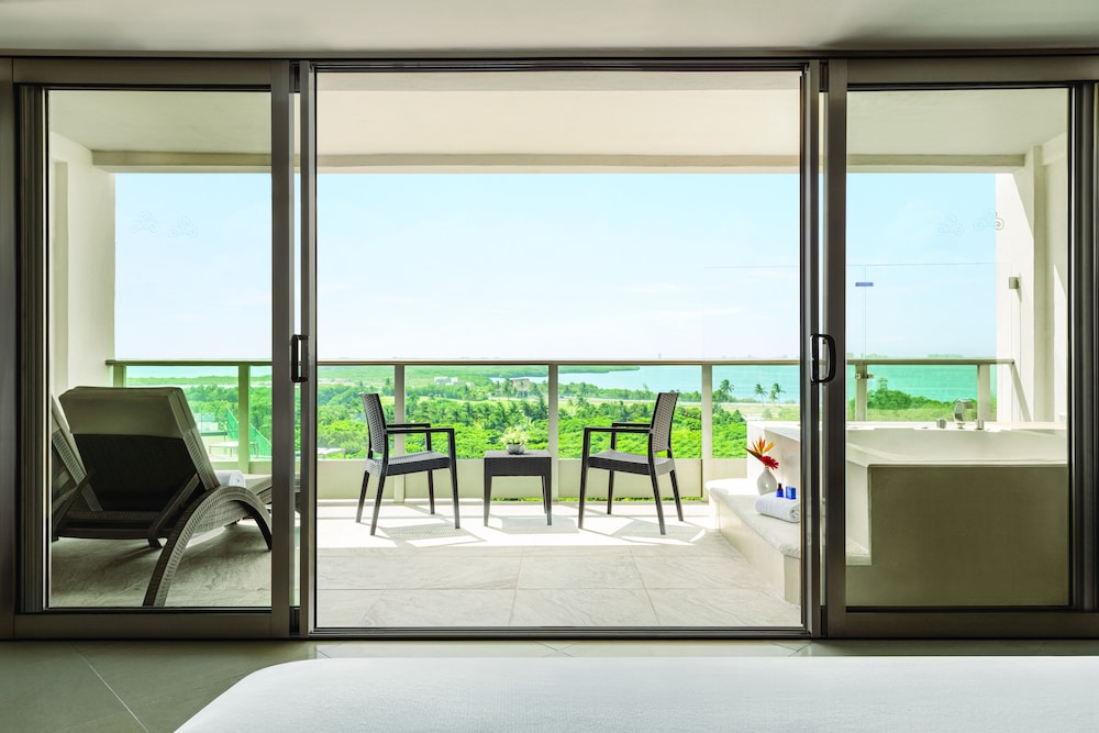 Seadust Cancún Beach Resort  All Inclusive