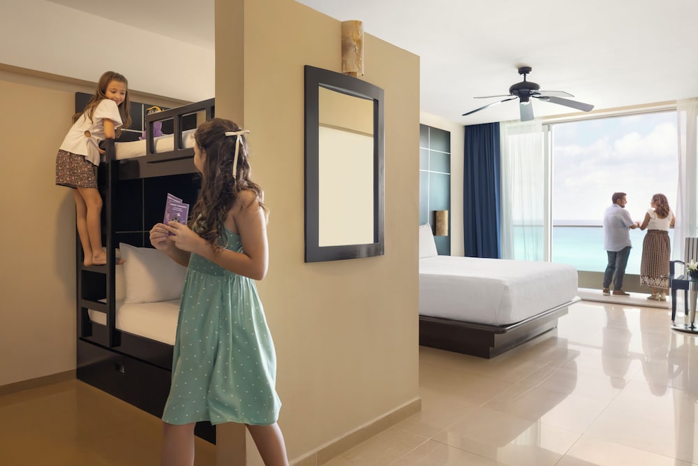 Seadust Cancún Beach Resort  All Inclusive