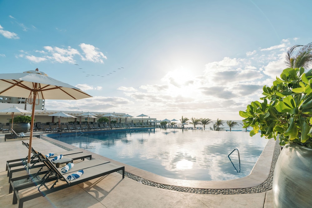 Seadust Cancún Beach Resort  All Inclusive
