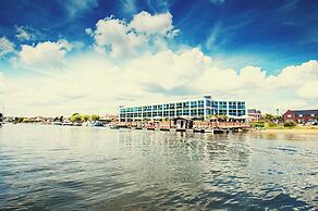 Captains Club Hotel