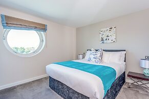 Captains Club Hotel