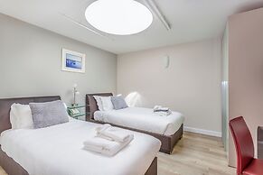 Captains Club Hotel