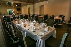 Annushka Hotel
