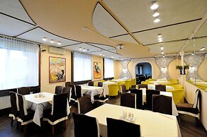 Annushka Hotel