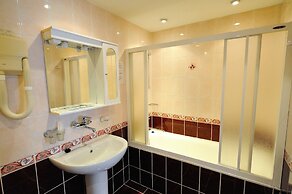 Annushka Hotel