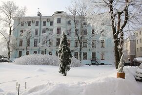 Annushka Hotel