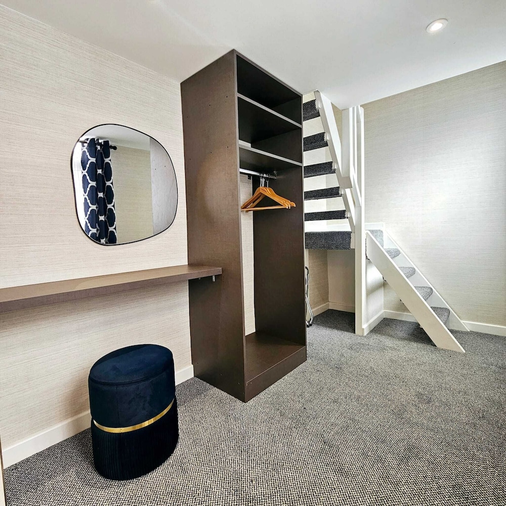 Mentone Hotel