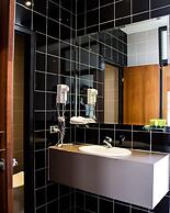 Highlander Hotel
