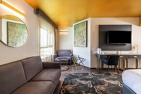 EVE by Adam Hotels