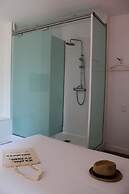 Chic & Basic Tallers Hostal