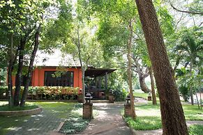 Baannamping Riverside Village