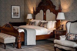 Harvey's Point Hotel