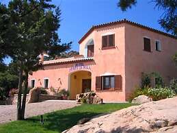 Hotel Monti Di Mola
