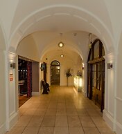 Leopold Hotel