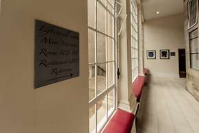 Leopold Hotel