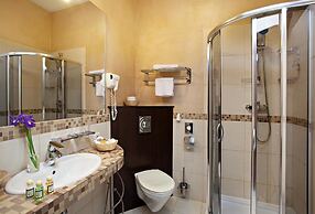 Nevsky Forum Hotel