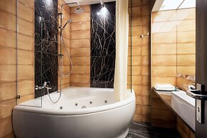 Nevsky Forum Hotel